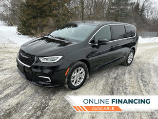 Used 2023 Chrysler Pacifica Touring image 1