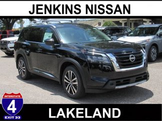 New 2025 Nissan Pathfinder Platinum image 1