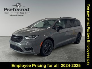 New 2025 Chrysler Pacifica Premium image 1