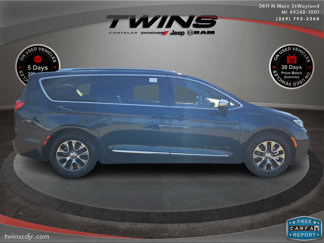 New 2025 Chrysler Pacifica Pinnacle image 1