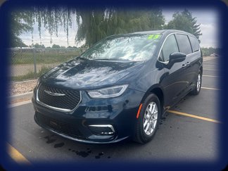 Used 2023 Chrysler Pacifica Touring-L image 1