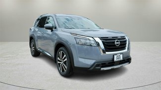 New 2025 Nissan Pathfinder Platinum image 1