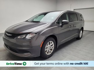Used 2022 Chrysler Voyager LX image 1