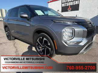 Used 2023 Mitsubishi Outlander SE image 1