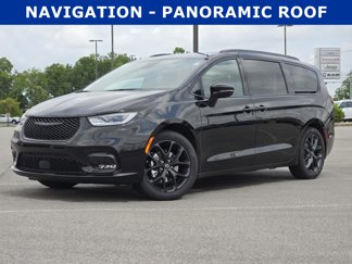 New 2025 Chrysler Pacifica Limited image 1