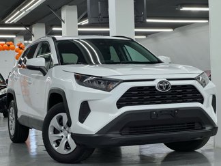 Used 2021 Toyota RAV4 LE image 1