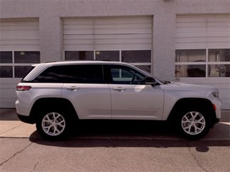 Used 2024 Jeep Grand Cherokee Limited image 1