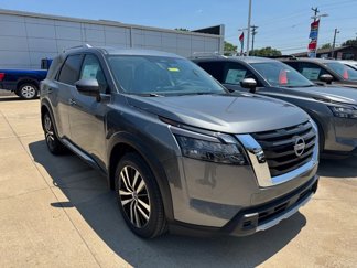 New 2025 Nissan Pathfinder Platinum image 1