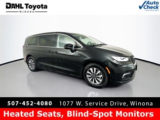 Used 2023 Chrysler Pacifica Touring-L image 1