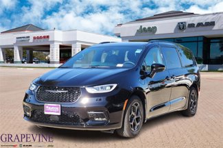 New 2025 Chrysler Pacifica Select image 1