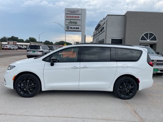 New 2026 Chrysler Pacifica Limited image 1