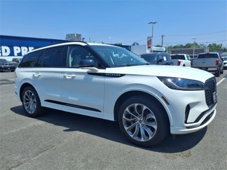 New 2025 Lincoln Aviator AWD w/ Jet Appearance Package image 1