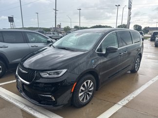 Used 2023 Chrysler Pacifica Touring-L image 1
