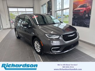 Used 2023 Chrysler Pacifica Touring-L image 1