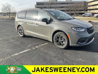 New 2025 Chrysler Pacifica Premium image 1