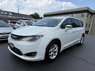 Used 2020 Chrysler Pacifica Limited image 1