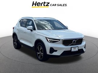 Used 2024 Volvo XC40 B5 Core image 1