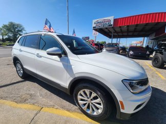 Used 2018 Volkswagen Tiguan S image 1