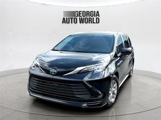 Used 2021 Toyota Sienna LE image 1