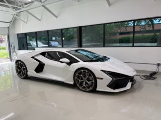 Used 2024 Lamborghini Revuelto image 1