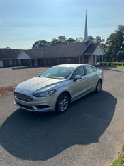 Used 2017 Ford Fusion SE image 1