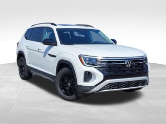 New 2025 Volkswagen Atlas Peak Edition SE image 1