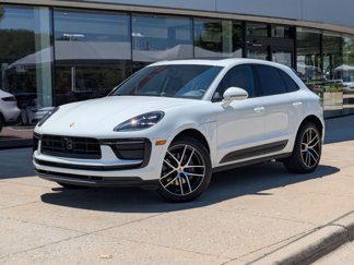 Certified 2025 Porsche Macan image 1