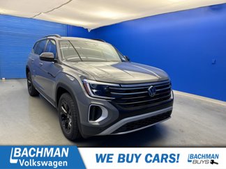 New 2025 Volkswagen Atlas Peak Edition SE image 1