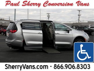 Used 2017 Chrysler Pacifica Touring-L Plus w/ Advanced Safetytec Group image 1