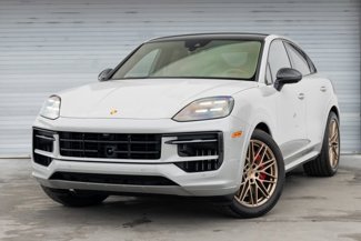 Used 2024 Porsche Cayenne S image 1