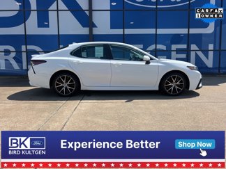 Used 2023 Toyota Camry SE image 1