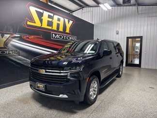 Used 2023 Chevrolet Suburban LT image 1