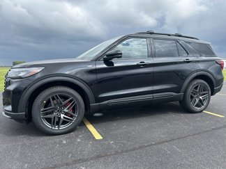 New 2025 Ford Explorer ST-Line image 1