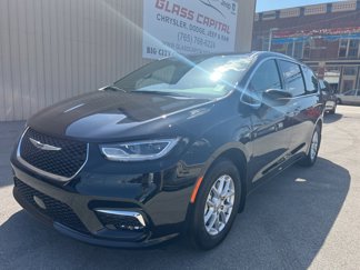 New 2025 Chrysler Pacifica Select image 1