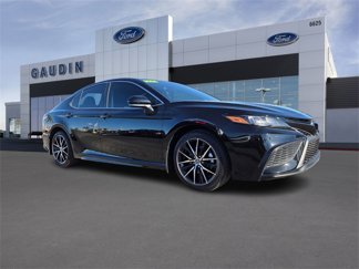 Used 2024 Toyota Camry SE image 1