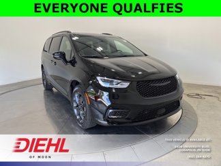 New 2026 Chrysler Pacifica Limited image 1