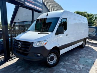 Used 2022 Mercedes-Benz Sprinter 2500 w/ Dashboard Charging Package image 1