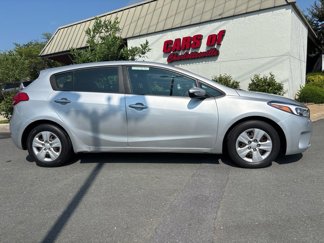 Used 2017 Kia Forte LX image 1