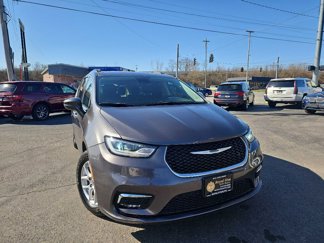 Used 2022 Chrysler Pacifica Touring-L image 1