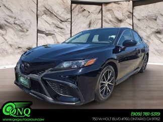 Used 2021 Toyota Camry SE image 1