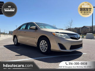 Used 2012 Toyota Camry LE image 1