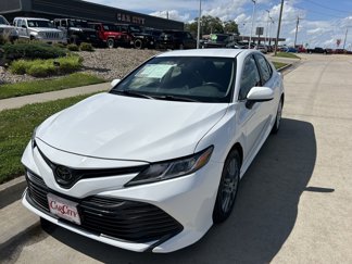 Used 2020 Toyota Camry LE image 1