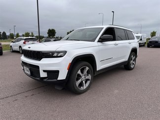 Used 2023 Jeep Grand Cherokee L Laredo image 1