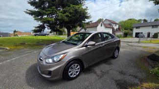 Used 2013 Hyundai Accent GLS image 1