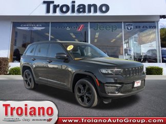 Used 2022 Jeep Grand Cherokee Altitude image 1