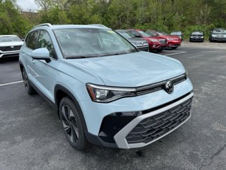 New 2025 Volkswagen Taos SE image 1
