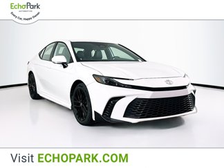 Used 2025 Toyota Camry SE image 1