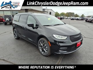 New 2026 Chrysler Pacifica Limited image 1