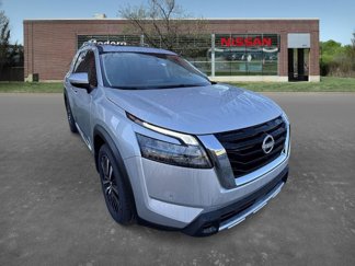 New 2025 Nissan Pathfinder Platinum image 1