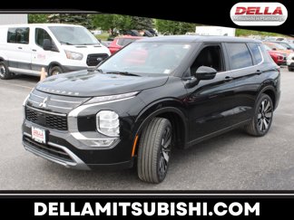 New 2025 Mitsubishi Outlander SE image 1